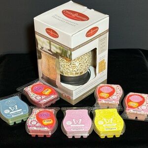 Candle Warmers Etc Illumination Fragrance Warmer with 7 NEW Scentsy Wax Melts